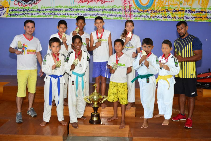 Alunos do Prima Jovem conquistam 12 ouros na  4 Copa Mato Grosso de Taekwondo