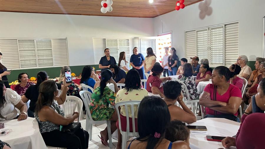 Imagem de Capa: Cuidar de quem cuida: Secretaria de Assistncia homenageia mais de 200 mes nos CRAS 