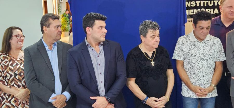 Imagem de Capa: Prefeito Srgio Machnic participa de homenagem  dupla Czar e Paulinho feito pela Cmara