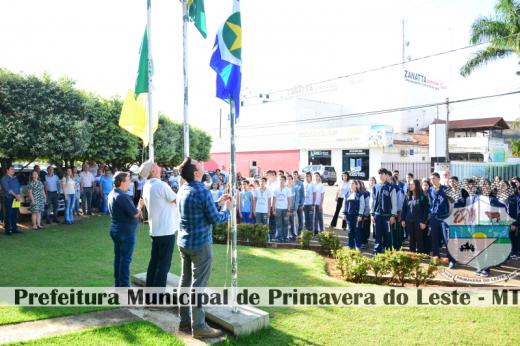 Inicio da Semana da Ptria - Hasteamento da Bandeira na Prefeitura Municipal