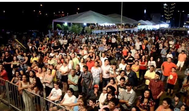 Cerca de 14 mil pessoas prestigiaram o show da Banda Famlia Lima em Primavera do Leste