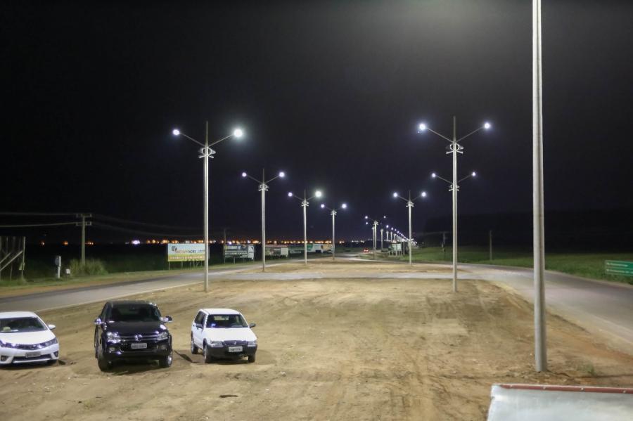 Prefeitura inaugura iluminao em mais um trevo de Primavera do Leste