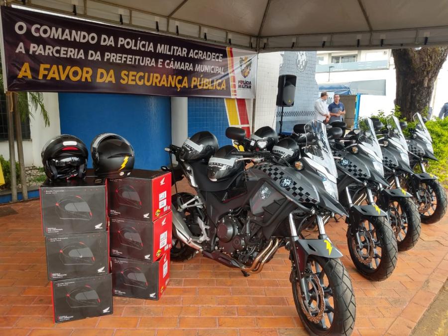 Prefeitura e Cmara Municipal cedem motocicletas novas  Polcia Militar