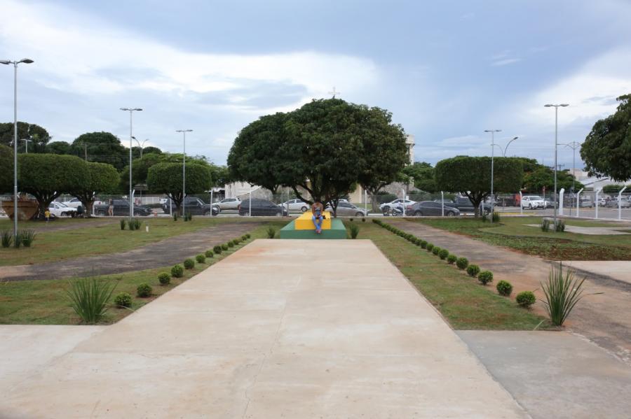 Prefeitura reinaugura Praça do Castelândia