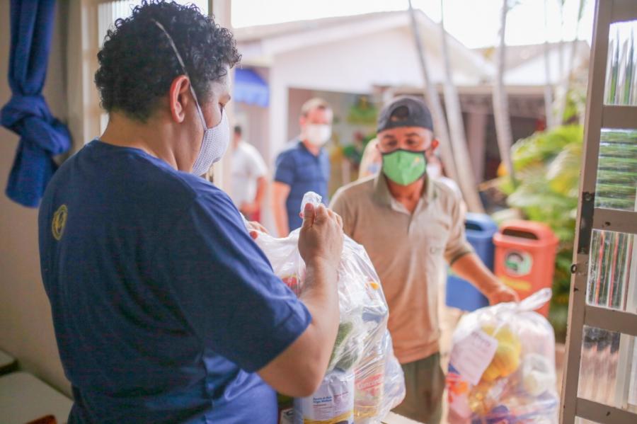 Kit Alimentao: Prefeitura de Primavera do Leste entrega 167 toneladas de alimentos a alunos da rede municipal de educao