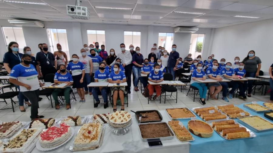 Programa Qualifica Primavera forma a primeira turma de alunos do curso de salgadeiro e padeiro