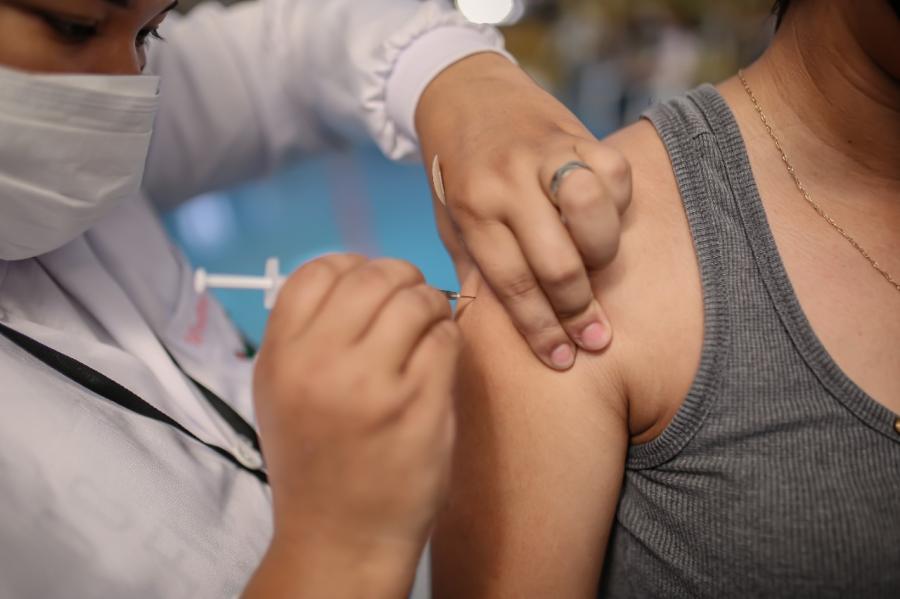 Vacinmetro: Primavera do Leste vacina 101,28% da populao adulta estimada