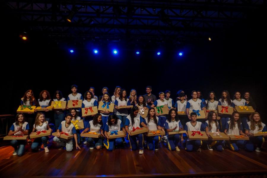 Estudantes de escolas municipais so premiados com notebooks em Primavera do Leste