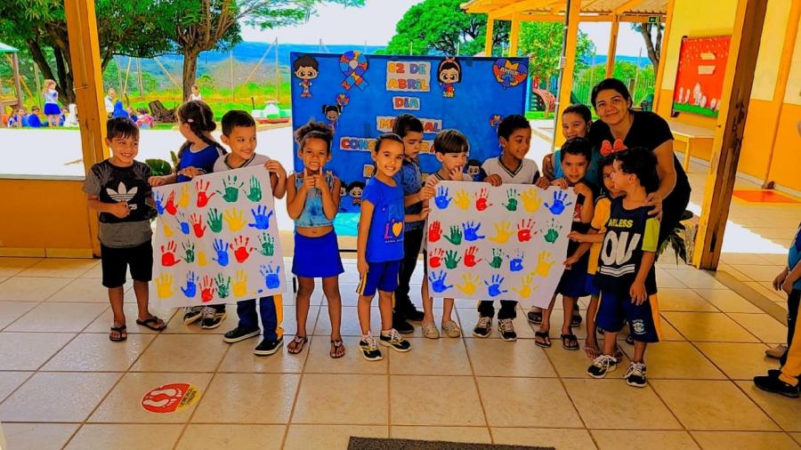Secretaria Municipal de Educao realiza aes de conscientizao e incluso de pessoas autistas nas escolas de Primavera do Leste