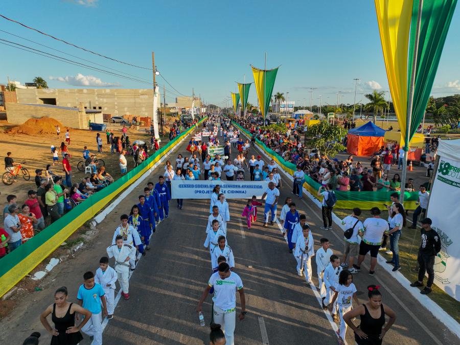Imagem de Capa: Desfile Civco do Aniversrio da cidade