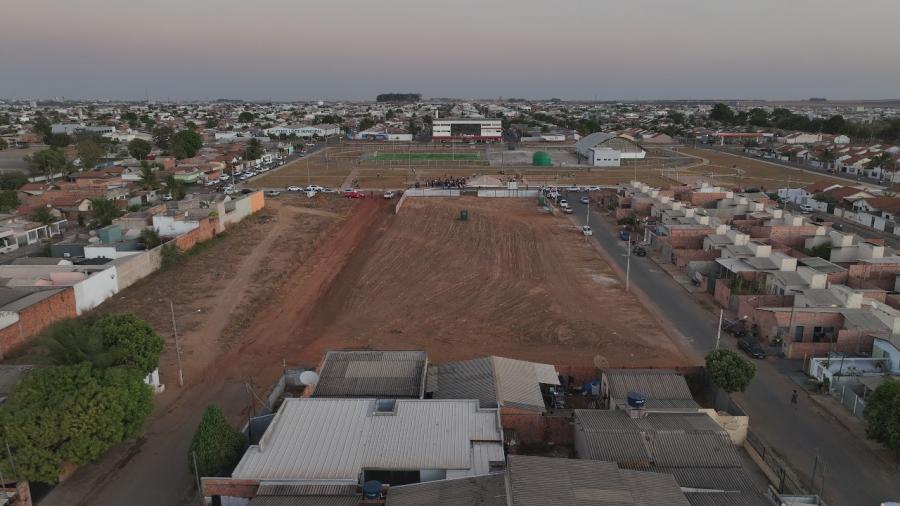 Imagem de Capa: Prefeitura de Primavera do Leste anuncia construo de mais 30 casas para famlias que viviam s margens da BR 070
